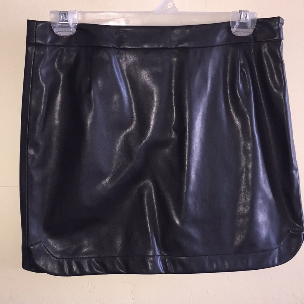 Vegan leather mini skirt 🖤